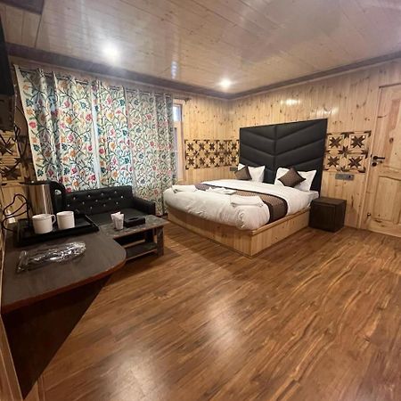 Pine Palace Resort Пахалгам Экстерьер фото